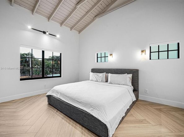 3153 Royal Palm Ave, Miami Beach FL 33140