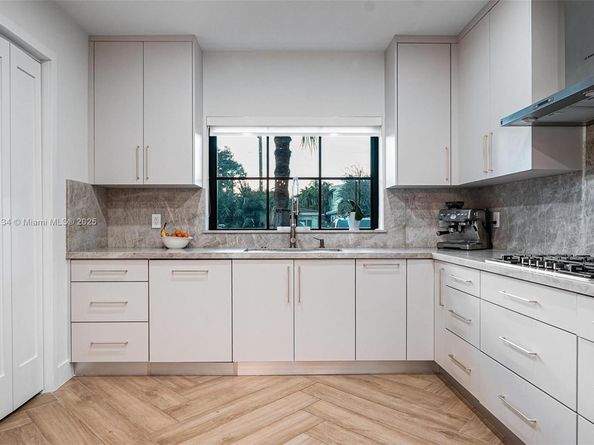 3153 Royal Palm Ave, Miami Beach FL 33140