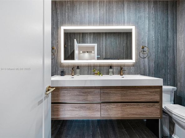 3153 Royal Palm Ave, Miami Beach FL 33140