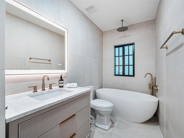 3153 Royal Palm Ave, Miami Beach FL 33140