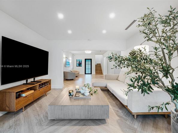 3153 Royal Palm Ave, Miami Beach FL 33140