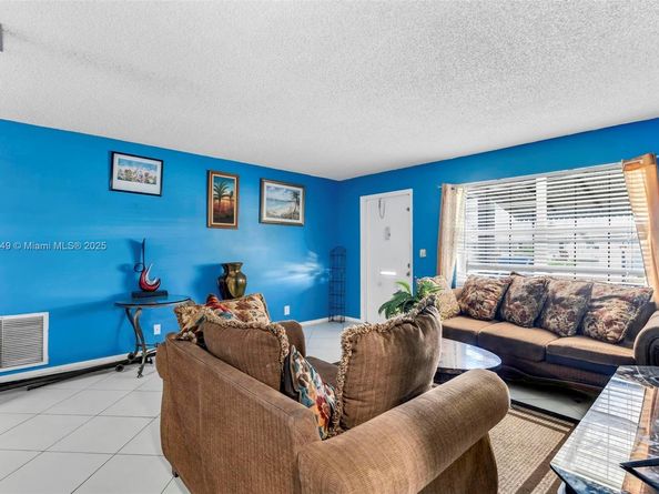 1005 SW 18th St, Boynton Beach FL 33426