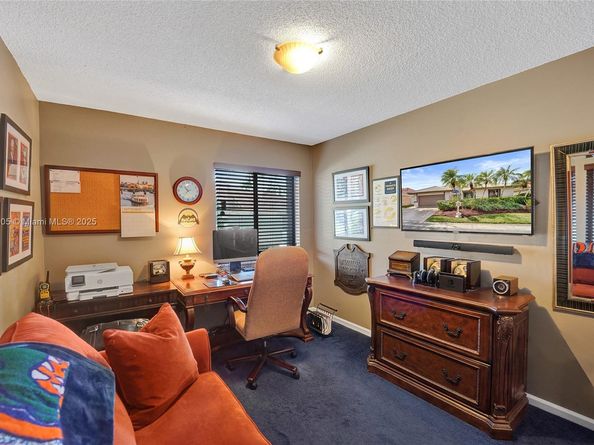 11590 SW 9th Ct, Pembroke Pines FL 33025