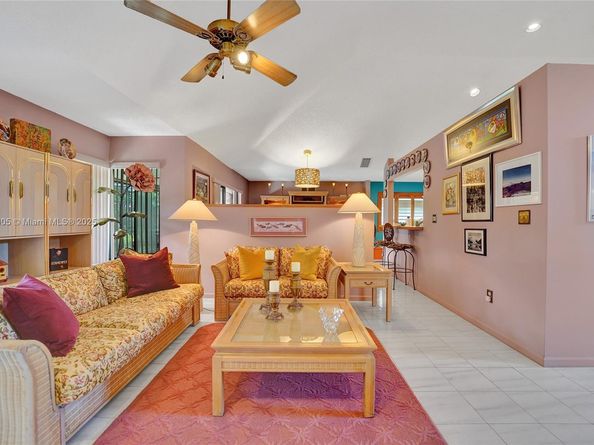 11590 SW 9th Ct, Pembroke Pines FL 33025