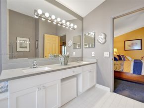 11590 SW 9th Ct, Pembroke Pines FL 33025