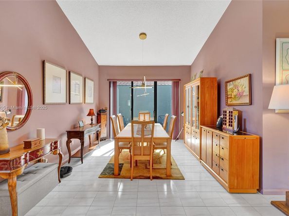 11590 SW 9th Ct, Pembroke Pines FL 33025