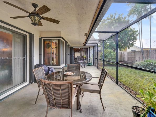 11590 SW 9th Ct, Pembroke Pines FL 33025