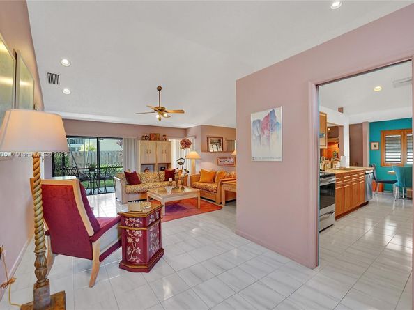 11590 SW 9th Ct, Pembroke Pines FL 33025