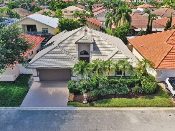 11590 SW 9th Ct, Pembroke Pines FL 33025