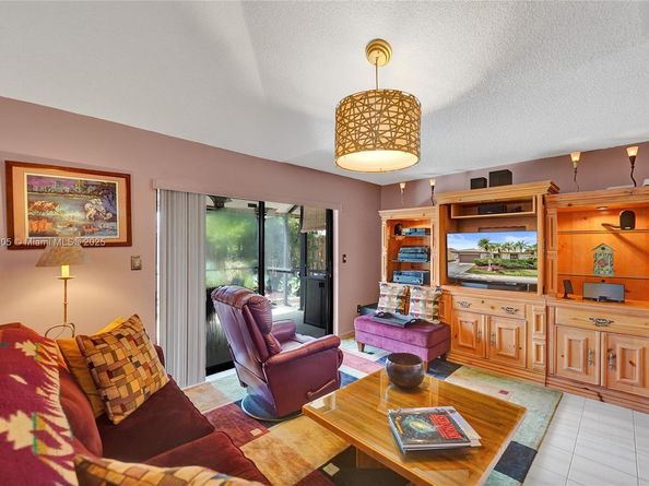 11590 SW 9th Ct, Pembroke Pines FL 33025
