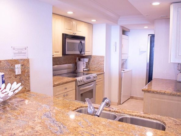 1717 N Bayshore Dr B4141, Miami FL 33132