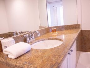 1717 N Bayshore Dr B4141, Miami FL 33132