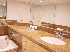 1717 N Bayshore Dr B4141, Miami FL 33132