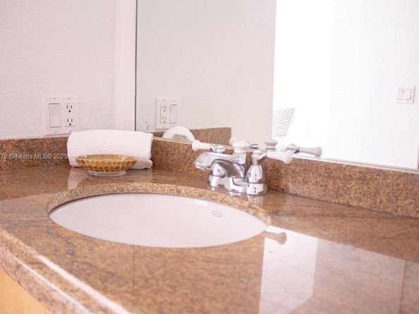 1717 N Bayshore Dr B4141, Miami FL 33132