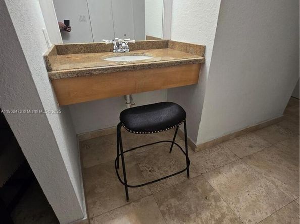 1717 N Bayshore Dr B4141, Miami FL 33132