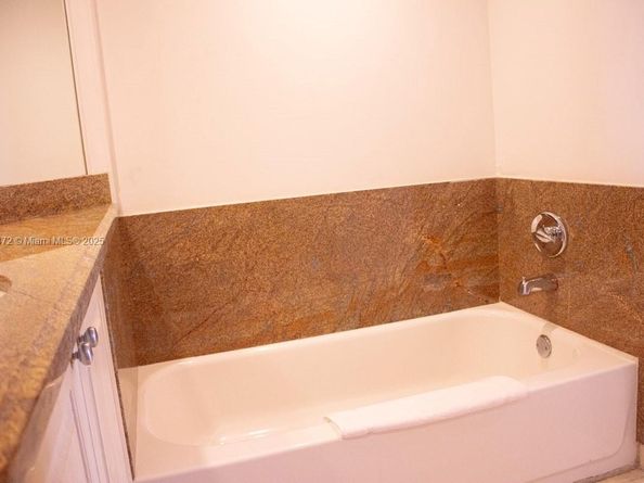 1717 N Bayshore Dr B4141, Miami FL 33132