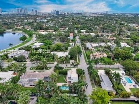 1255 Jackson St, Hollywood FL 33019