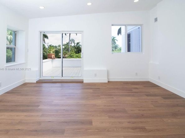 1255 Jackson St, Hollywood FL 33019