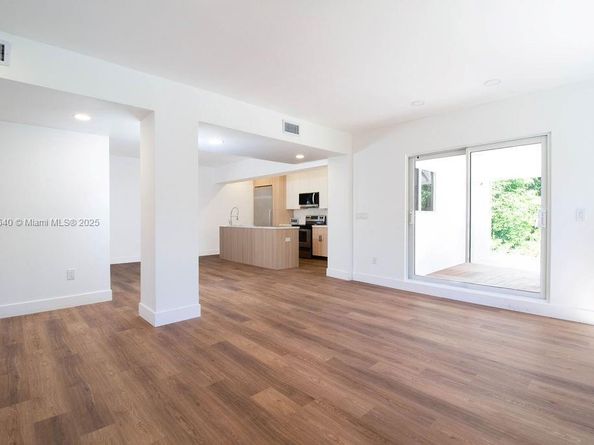 1255 Jackson St, Hollywood FL 33019