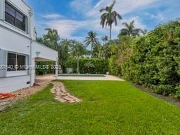 1255 Jackson St, Hollywood FL 33019