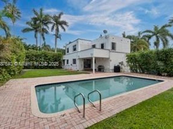 1255 Jackson St, Hollywood FL 33019
