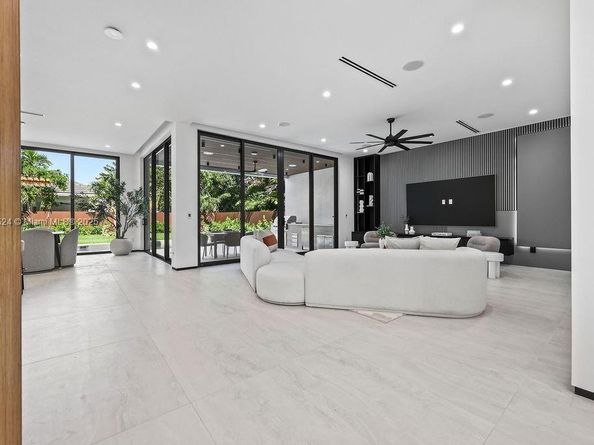1132 SE 6th Ter, Fort Lauderdale FL 33316