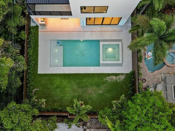 1132 SE 6th Ter, Fort Lauderdale FL 33316