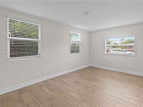 421 SW 64th Ter, Margate FL 33068