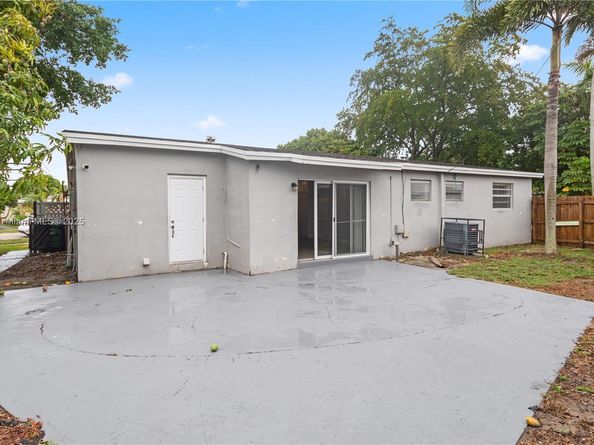 421 SW 64th Ter, Margate FL 33068