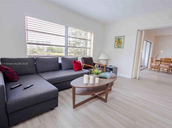 2751 N Palm Aire Dr 310, Pompano Beach FL 33069
