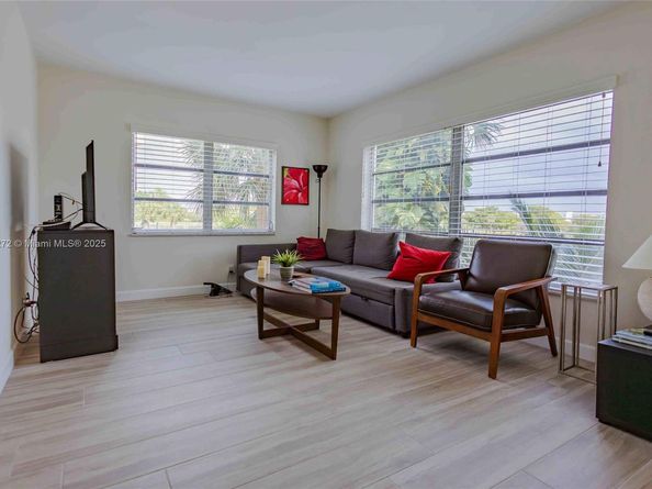 2751 N Palm Aire Dr 310, Pompano Beach FL 33069
