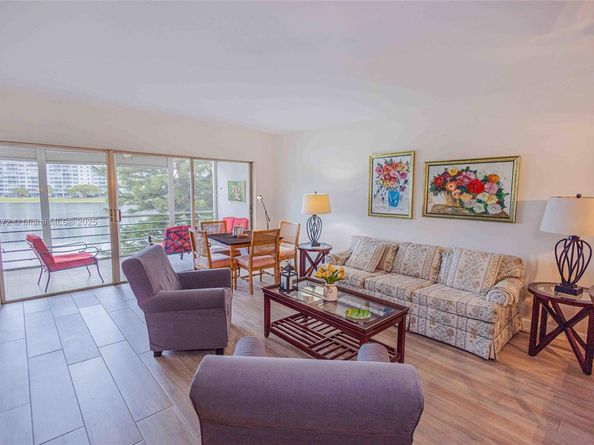 2751 N Palm Aire Dr 310, Pompano Beach FL 33069
