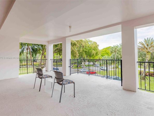 2751 N Palm Aire Dr 310, Pompano Beach FL 33069
