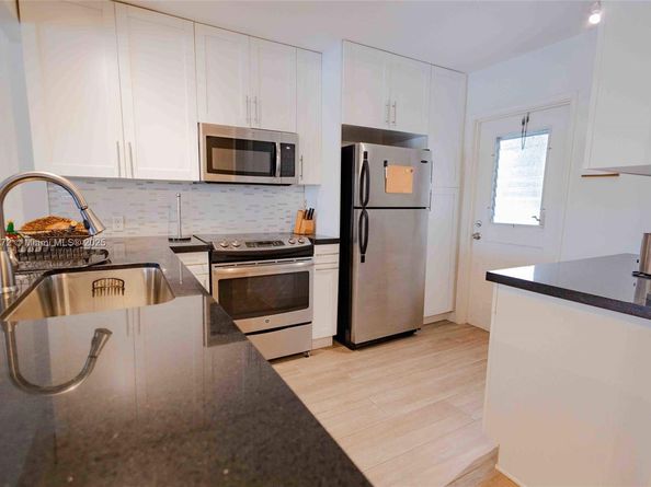 2751 N Palm Aire Dr 310, Pompano Beach FL 33069