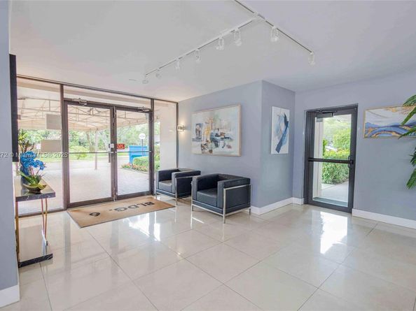 2751 N Palm Aire Dr 310, Pompano Beach FL 33069