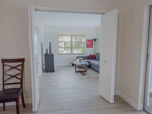 2751 N Palm Aire Dr 310, Pompano Beach FL 33069