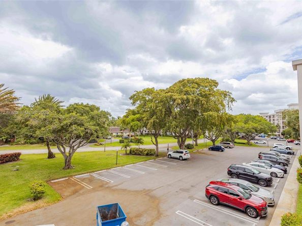 2751 N Palm Aire Dr 310, Pompano Beach FL 33069