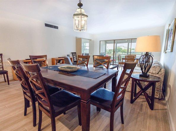 2751 N Palm Aire Dr 310, Pompano Beach FL 33069