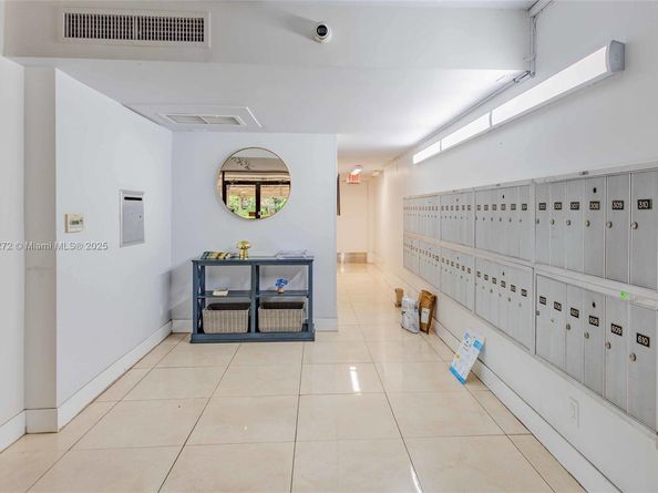 2751 N Palm Aire Dr 310, Pompano Beach FL 33069