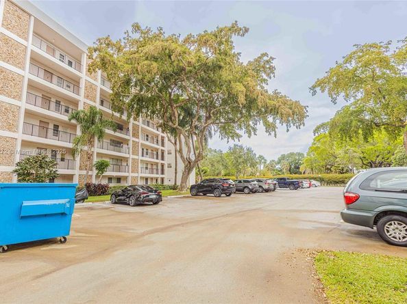 2751 N Palm Aire Dr 310, Pompano Beach FL 33069