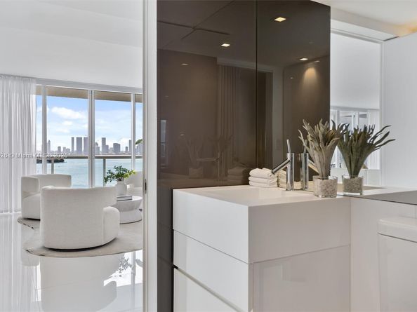 1800 Sunset Harbour Drive 1702/4, Miami Beach FL 33139