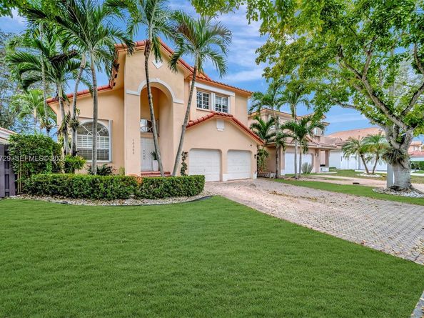 10880 NW 58th Ter, Doral FL 33178