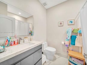 10880 NW 58th Ter, Doral FL 33178