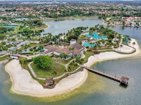 10880 NW 58th Ter, Doral FL 33178