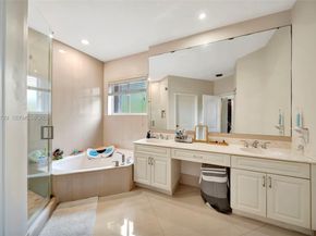 10880 NW 58th Ter, Doral FL 33178