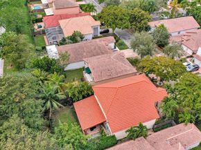 10880 NW 58th Ter, Doral FL 33178