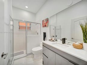 10880 NW 58th Ter, Doral FL 33178