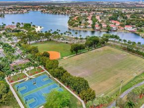 10880 NW 58th Ter, Doral FL 33178