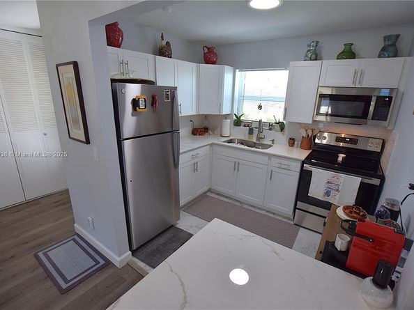 2572 E Emory Dr F, West Palm Beach FL 33415