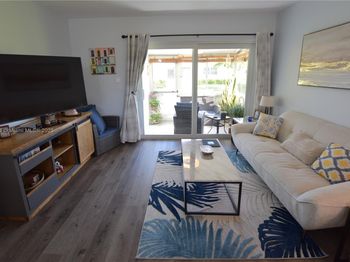 2572 E Emory Dr